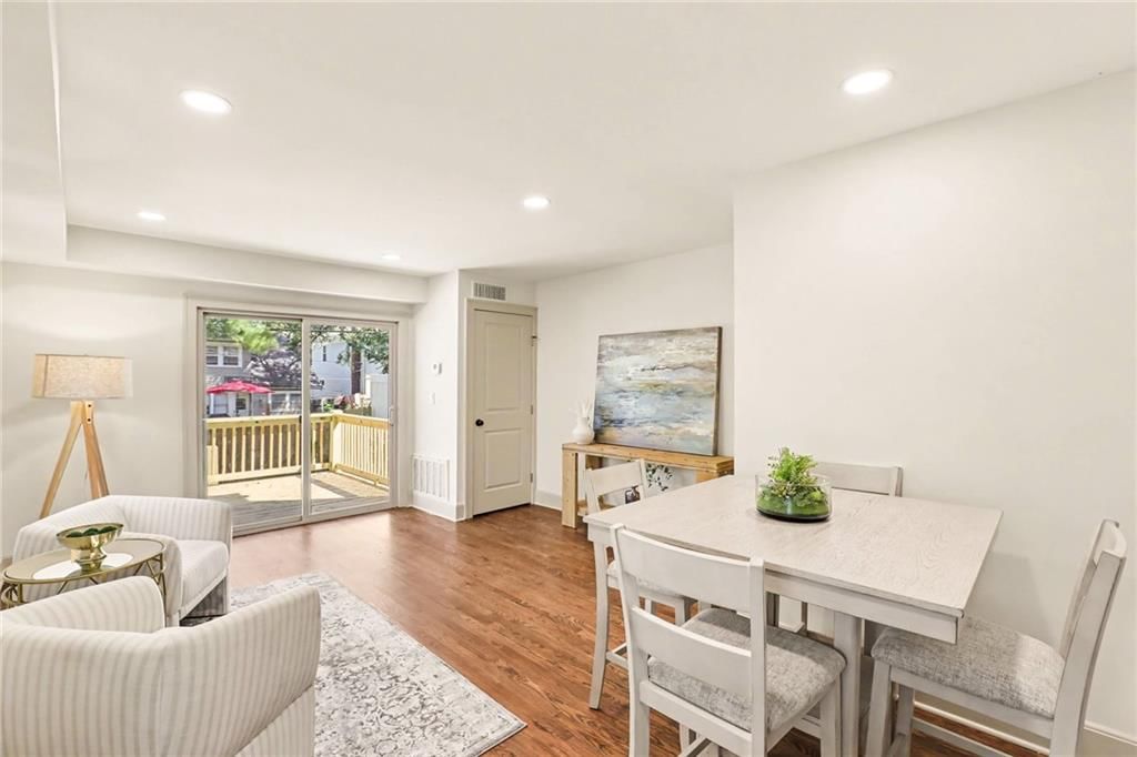 5605 Kenwood Avenue — photo 21