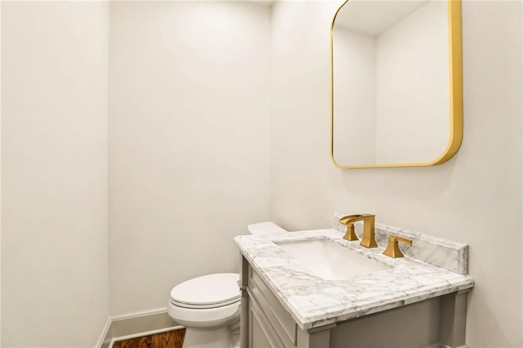 5605 Kenwood Avenue — photo 23