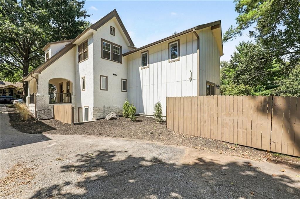 5605 Kenwood Avenue — photo 25