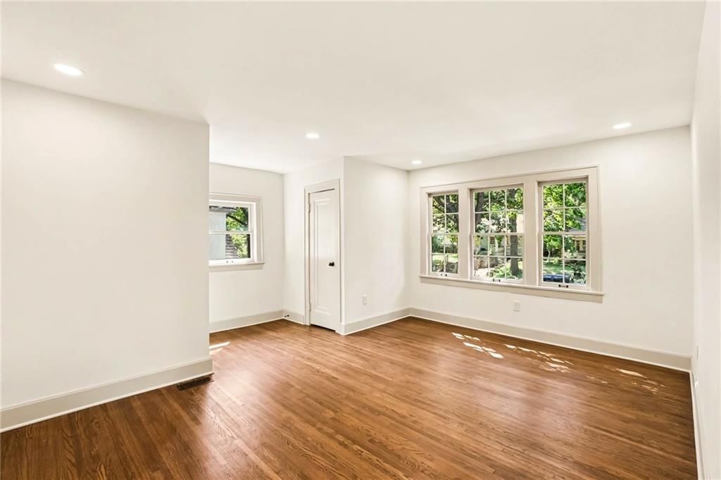5605 Kenwood Avenue — photo 29