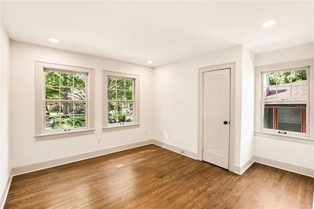 5605 Kenwood Avenue — photo 30