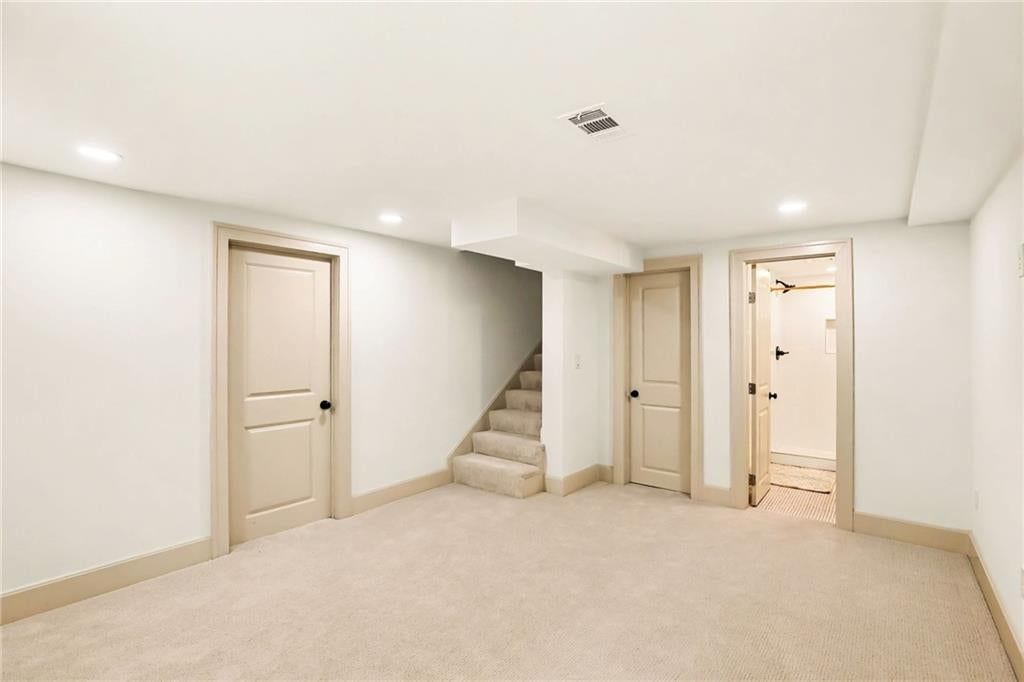 5605 Kenwood Avenue — photo 33