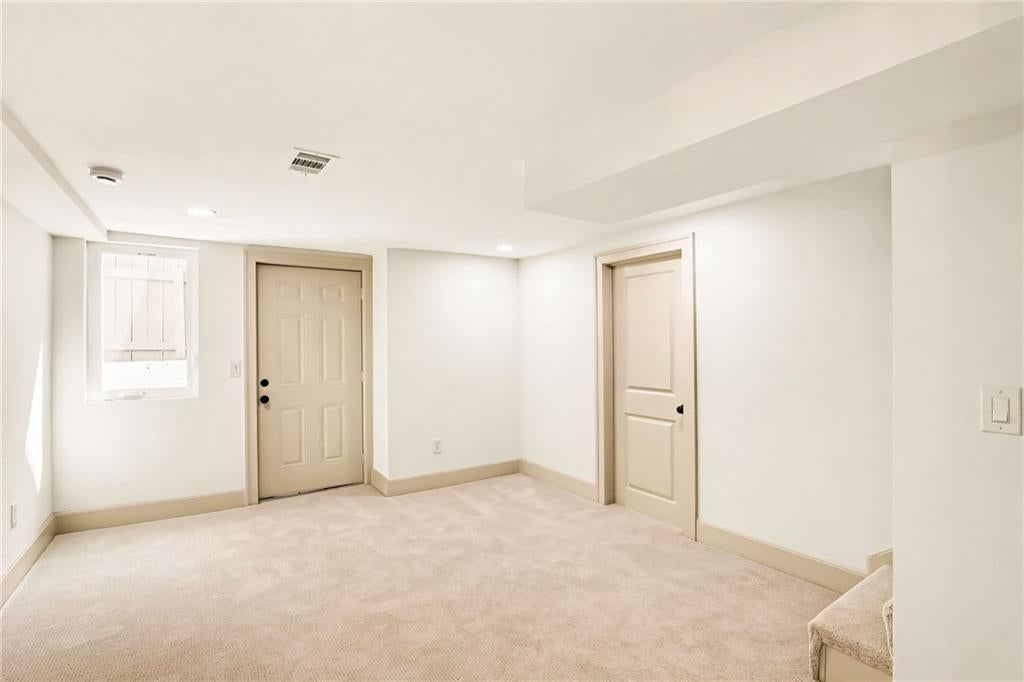 5605 Kenwood Avenue — photo 35