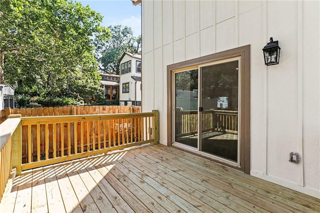 5605 Kenwood Avenue — photo 37