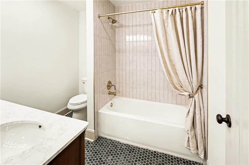 5605 Kenwood Avenue — photo 40