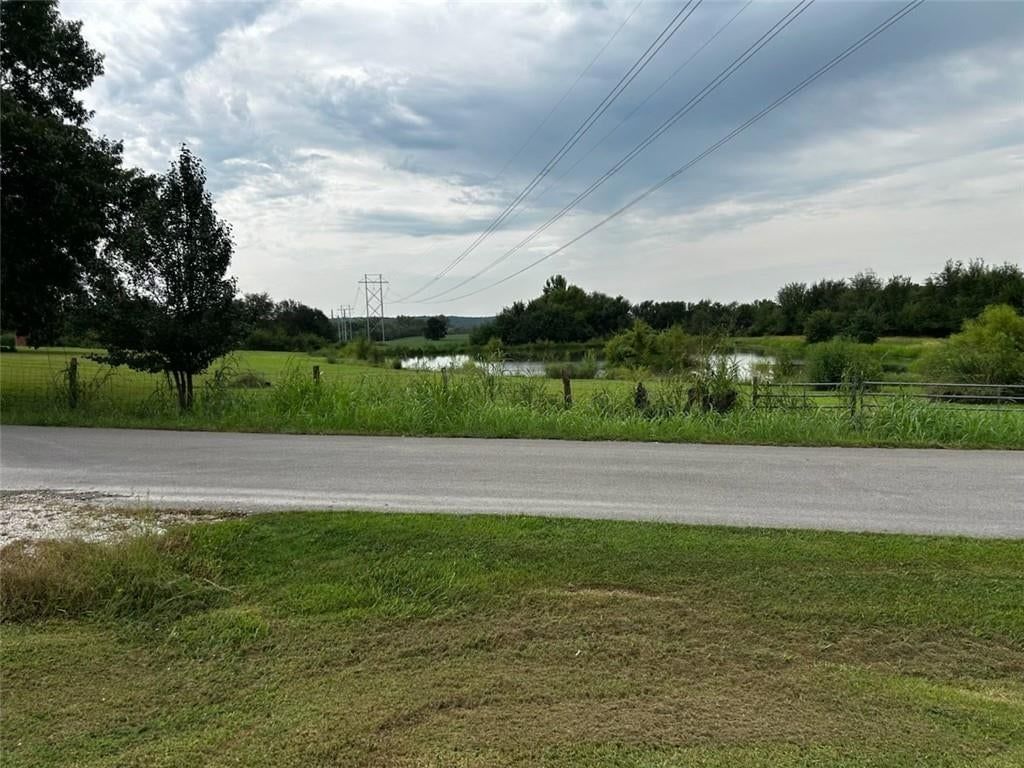 13744 Archer Road, Bonner Springs, KS: listing photo 2