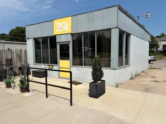 1421 Main Street — photo 1