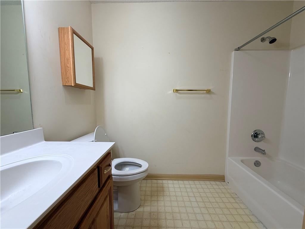 3823 E 53rd Street — photo 9