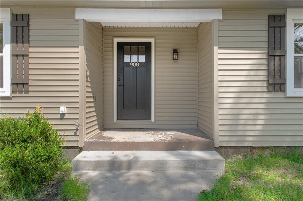 908 NE 44th Street — photo 3