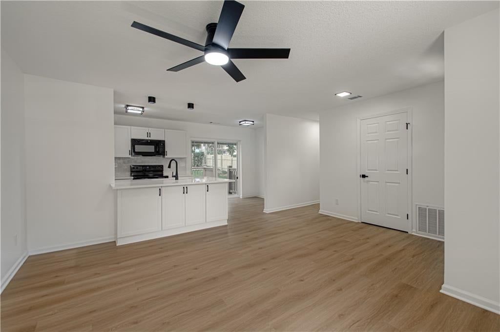 908 NE 44th Street — photo 8