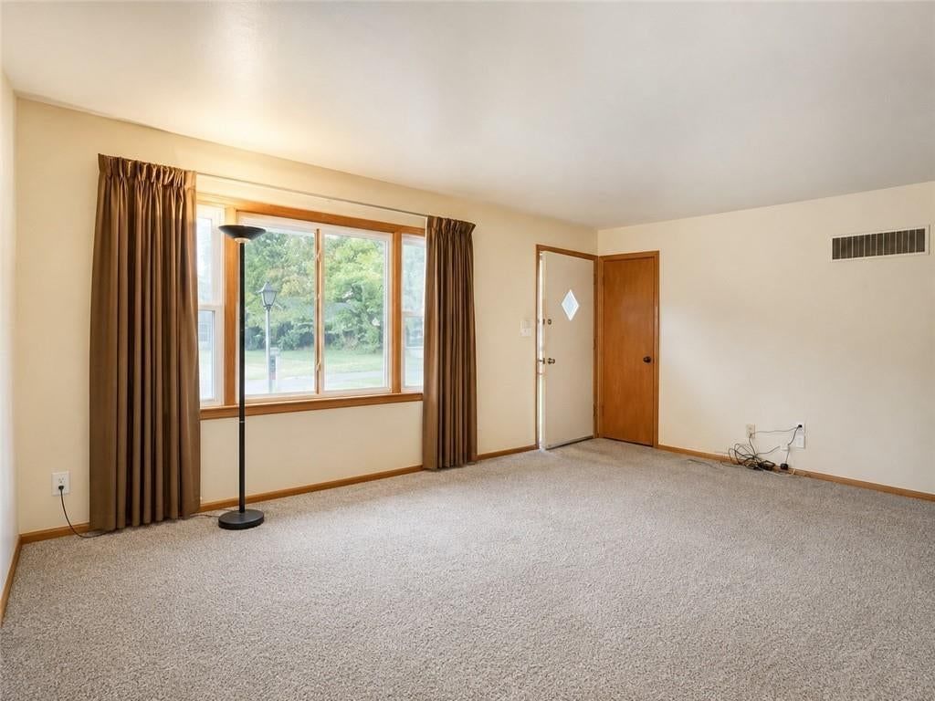 Photo 5 of 18 - 505 NE 67th Terrace, Gladstone, MO 64118