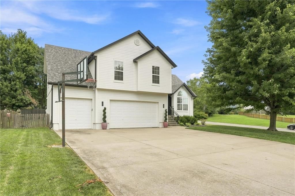 2305 SW PHEASANT Trail — photo 3