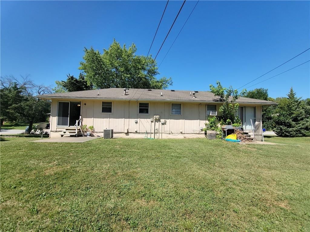 205 NE Westwind Drive, Lee's Summit, MO: listing photo 3