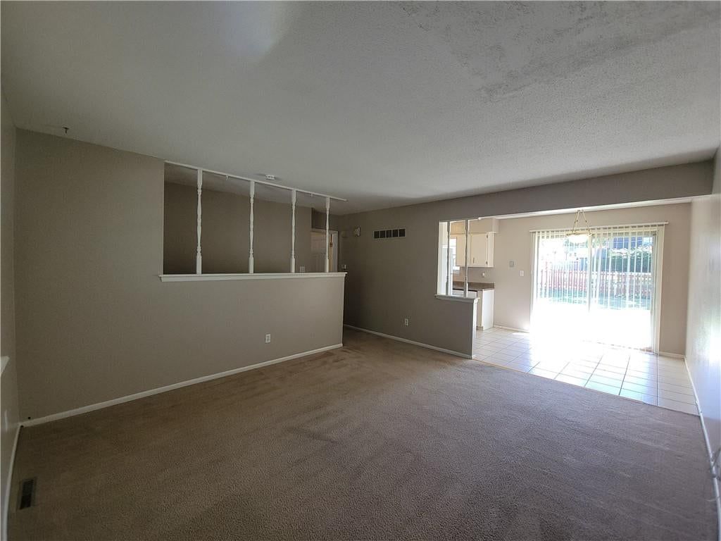 Photo 5 of 29, 205 NE Westwind Drive, Lee's Summit, MO 64086