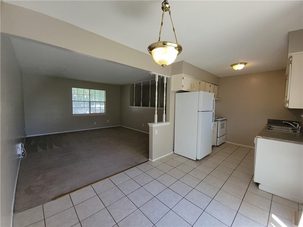 Photo 7 of 29, 205 NE Westwind Drive, Lee's Summit, MO 64086