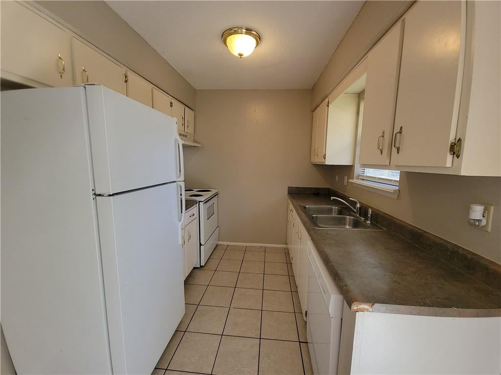 Photo 9 of 29, 205 NE Westwind Drive, Lee's Summit, MO 64086