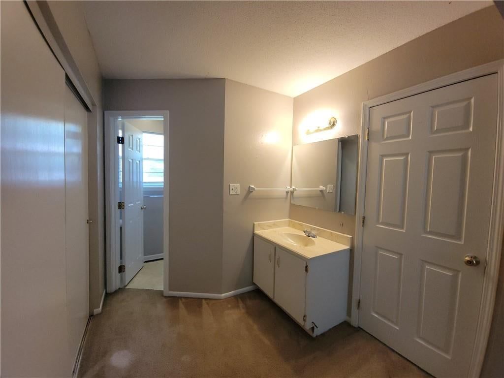 Photo 13 of 29, 205 NE Westwind Drive, Lee's Summit, MO 64086