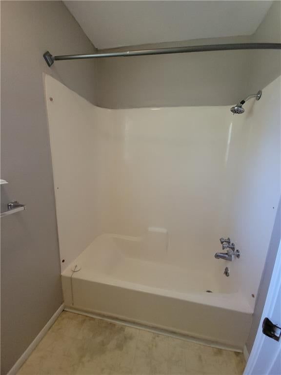 Photo 15 of 29 - 205 NE Westwind Drive, Lee's Summit, MO 64086