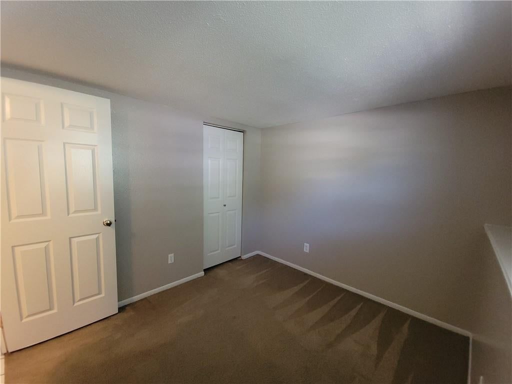 Photo 18 of 29 - 205 NE Westwind Drive, Lee's Summit, MO 64086