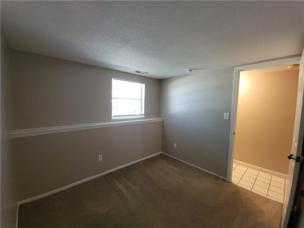 Photo 20 of 29 - 205 NE Westwind Drive, Lee's Summit, MO 64086