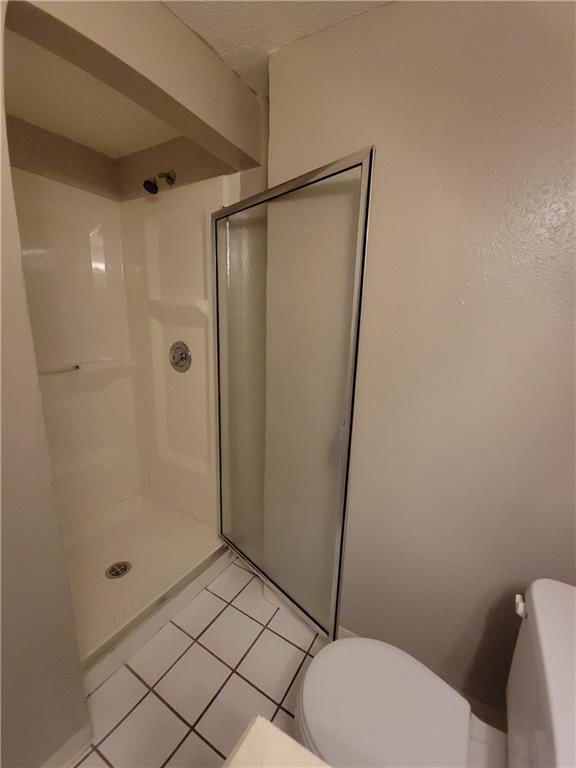 Photo 22 of 29 - 205 NE Westwind Drive, Lee's Summit, MO 64086