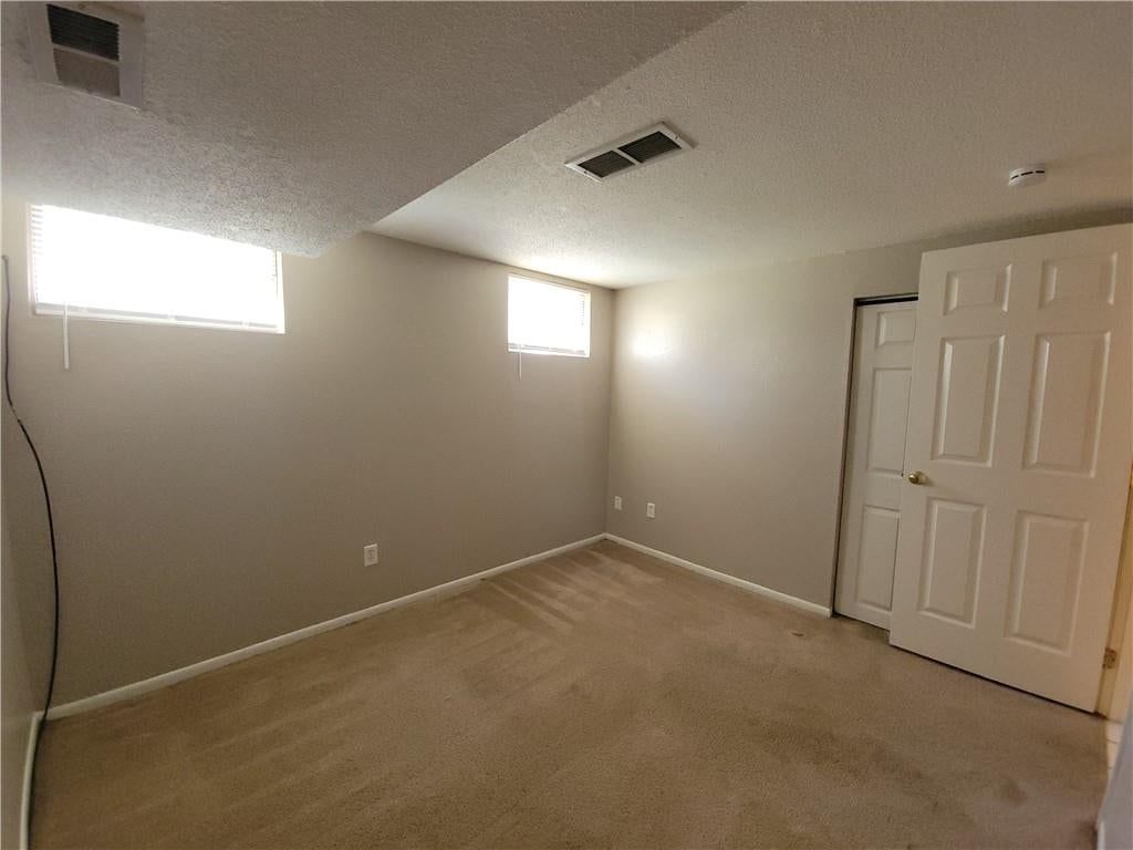 Photo 24 of 29 - 205 NE Westwind Drive, Lee's Summit, MO 64086