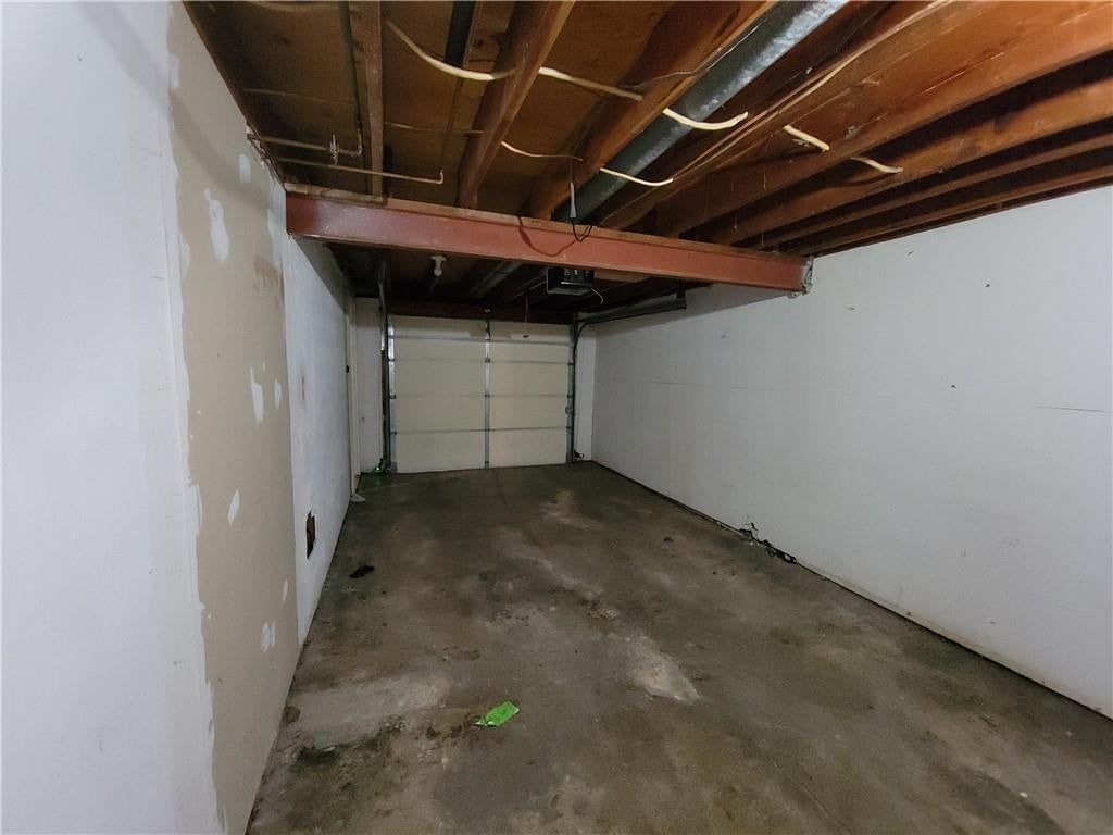 Photo 28 of 29 - 205 NE Westwind Drive, Lee's Summit, MO 64086