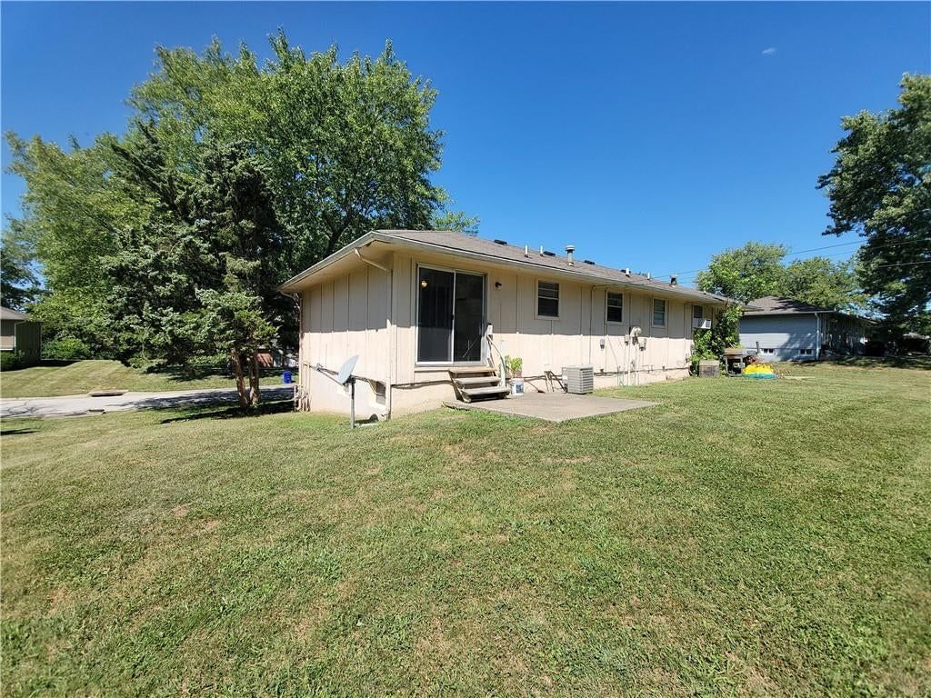 Photo 29 of 29 - 205 NE Westwind Drive, Lee's Summit, MO 64086