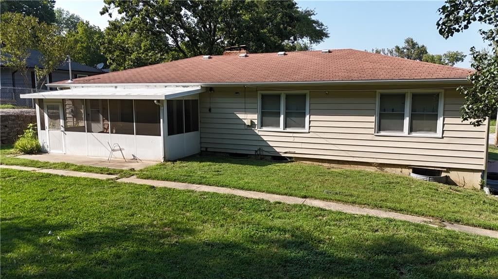 9723 E 13th Street S, Independence, MO: listing photo 2