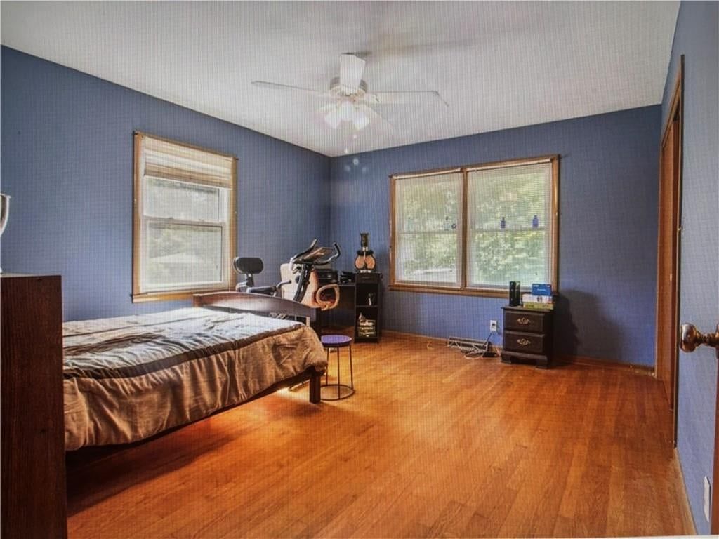 Accent wall at 9723 E 13th Street S, Independence, MO 64052