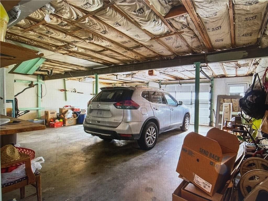 Attached garage at 9723 E 13th Street S, Independence, MO 64052
