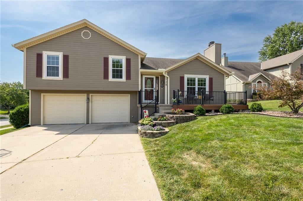 128 SW Tess Court, Lee's Summit, MO: listing photo 2