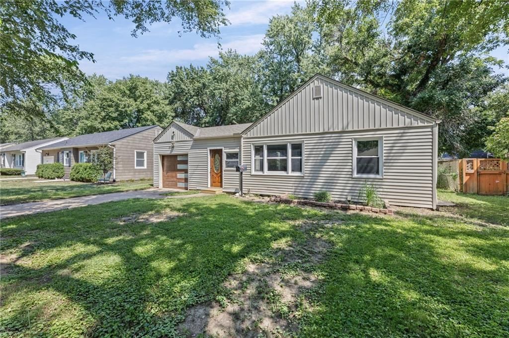 5441 Cedar Street, Roeland Park, KS: listing photo 2