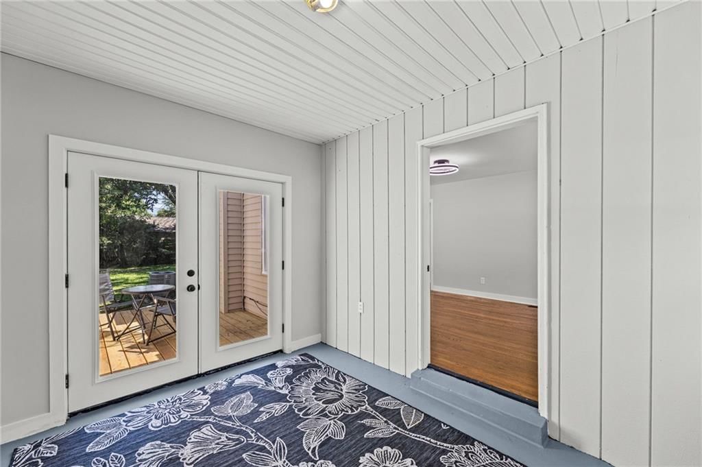 Photo 4 of 46 - 5441 Cedar Street, Roeland Park, KS 66205