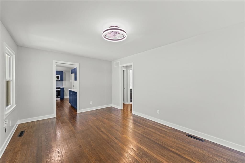 Photo 7 of 46 - 5441 Cedar Street, Roeland Park, KS 66205