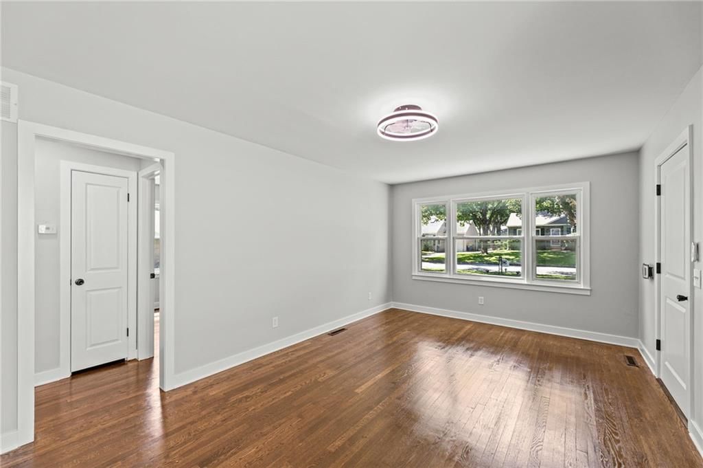 Photo 8 of 46 - 5441 Cedar Street, Roeland Park, KS 66205