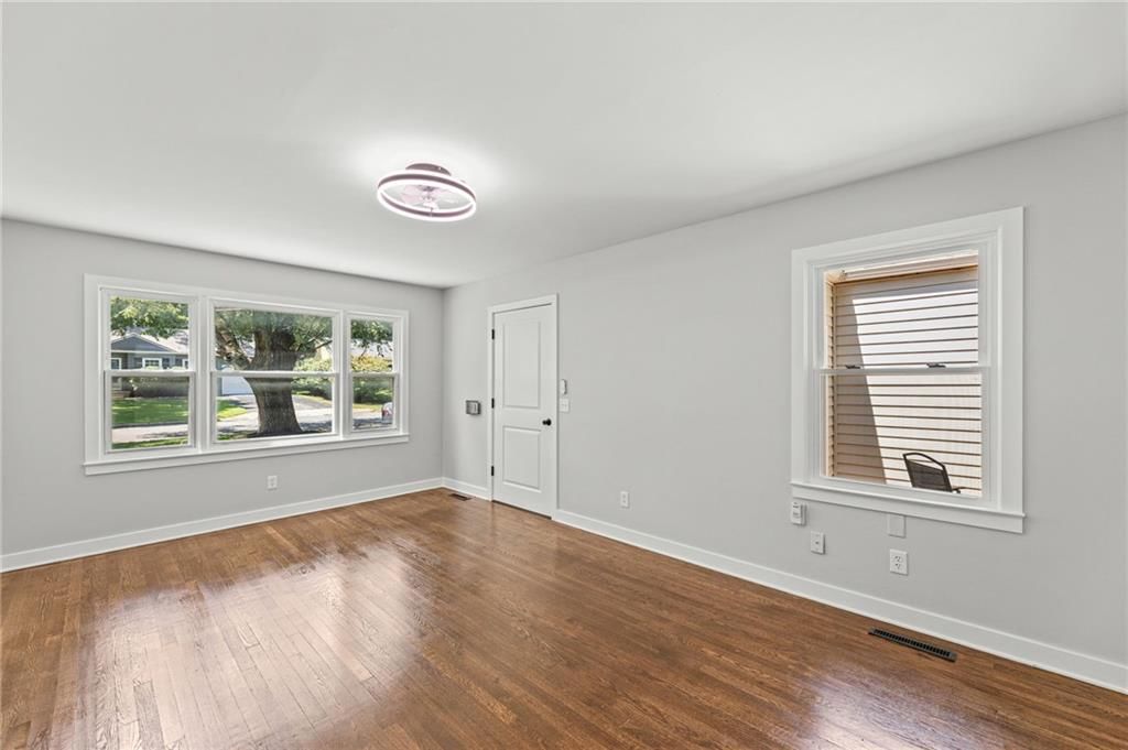Photo 9 of 46 - 5441 Cedar Street, Roeland Park, KS 66205