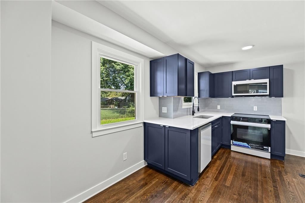 Photo 10 of 46 - 5441 Cedar Street, Roeland Park, KS 66205