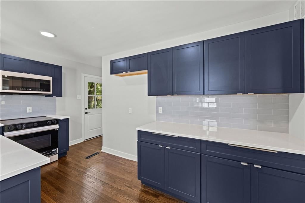 Photo 11 of 46 - 5441 Cedar Street, Roeland Park, KS 66205