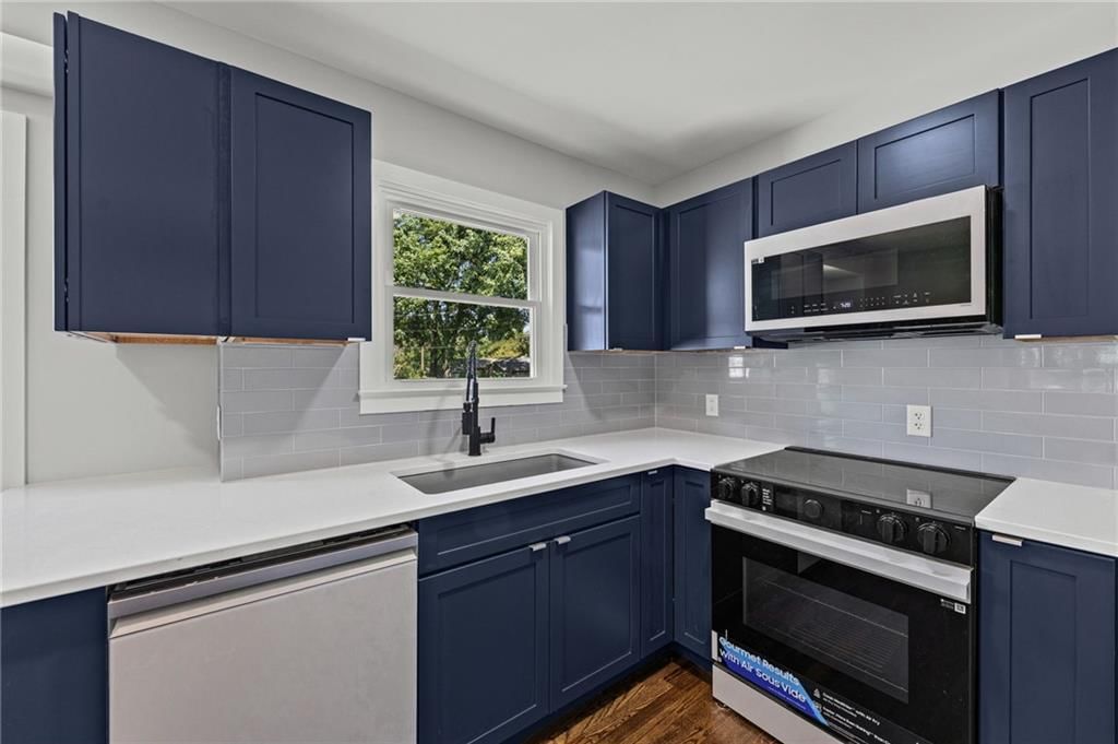 Photo 14 of 46 - 5441 Cedar Street, Roeland Park, KS 66205