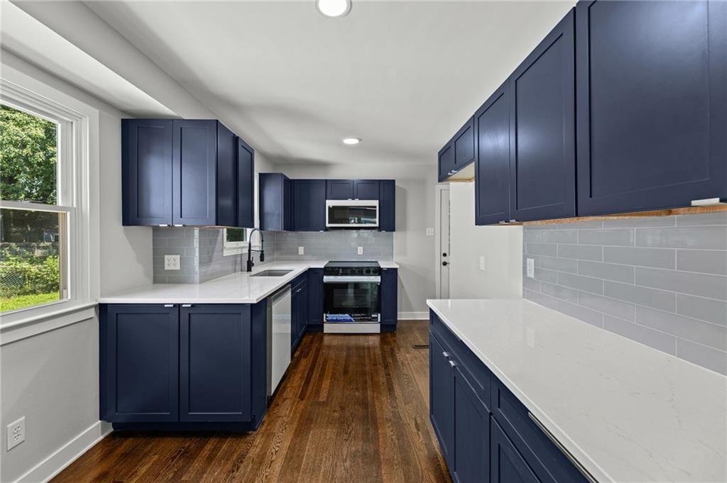 Photo 15 of 46 - 5441 Cedar Street, Roeland Park, KS 66205