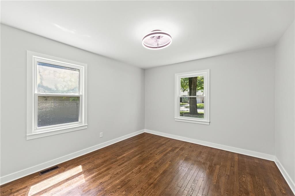Photo 16 of 46 - 5441 Cedar Street, Roeland Park, KS 66205