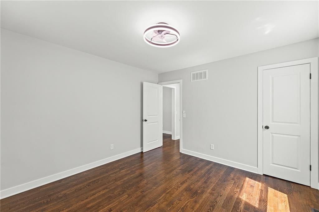 Photo 17 of 46 - 5441 Cedar Street, Roeland Park, KS 66205