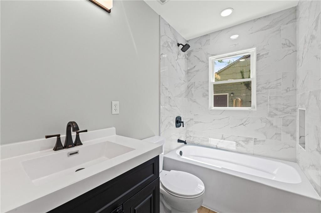Photo 19 of 46 - 5441 Cedar Street, Roeland Park, KS 66205