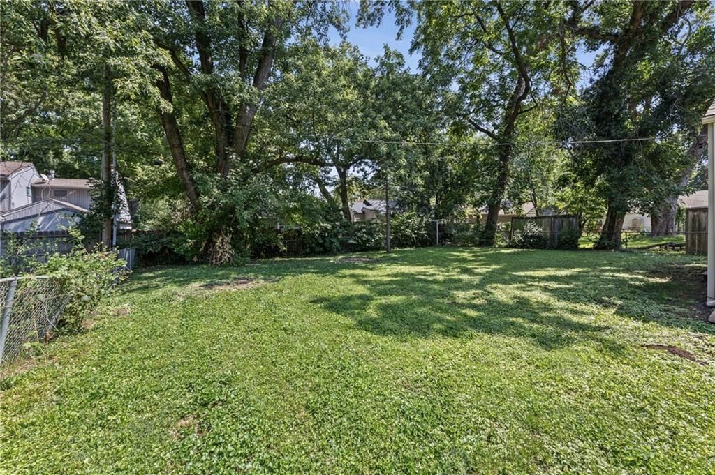 Photo 30 of 46 - 5441 Cedar Street, Roeland Park, KS 66205