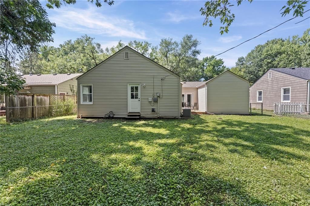 Photo 32 of 46 - 5441 Cedar Street, Roeland Park, KS 66205