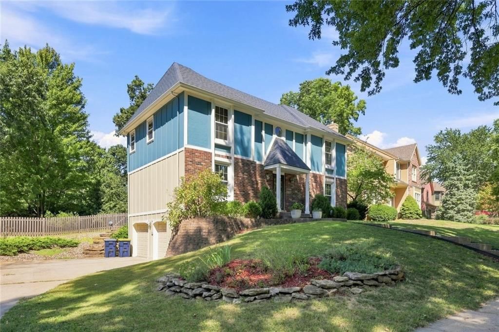6112 N Strathbury Avenue, Kansas City, MO: listing photo 2