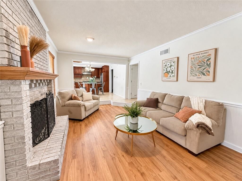 Photo 8 of 63 - 6112 N Strathbury Avenue, Kansas City, MO 64151