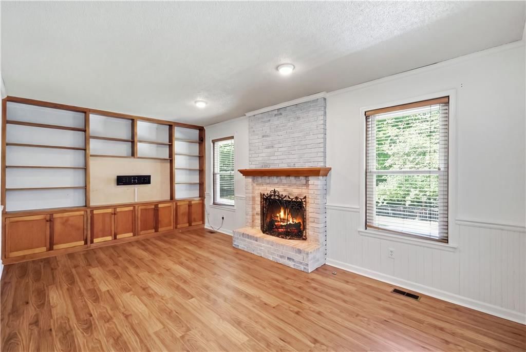 Photo 10 of 63 - 6112 N Strathbury Avenue, Kansas City, MO 64151