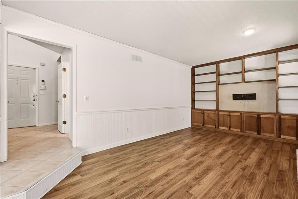 Photo 12 of 63 - 6112 N Strathbury Avenue, Kansas City, MO 64151
